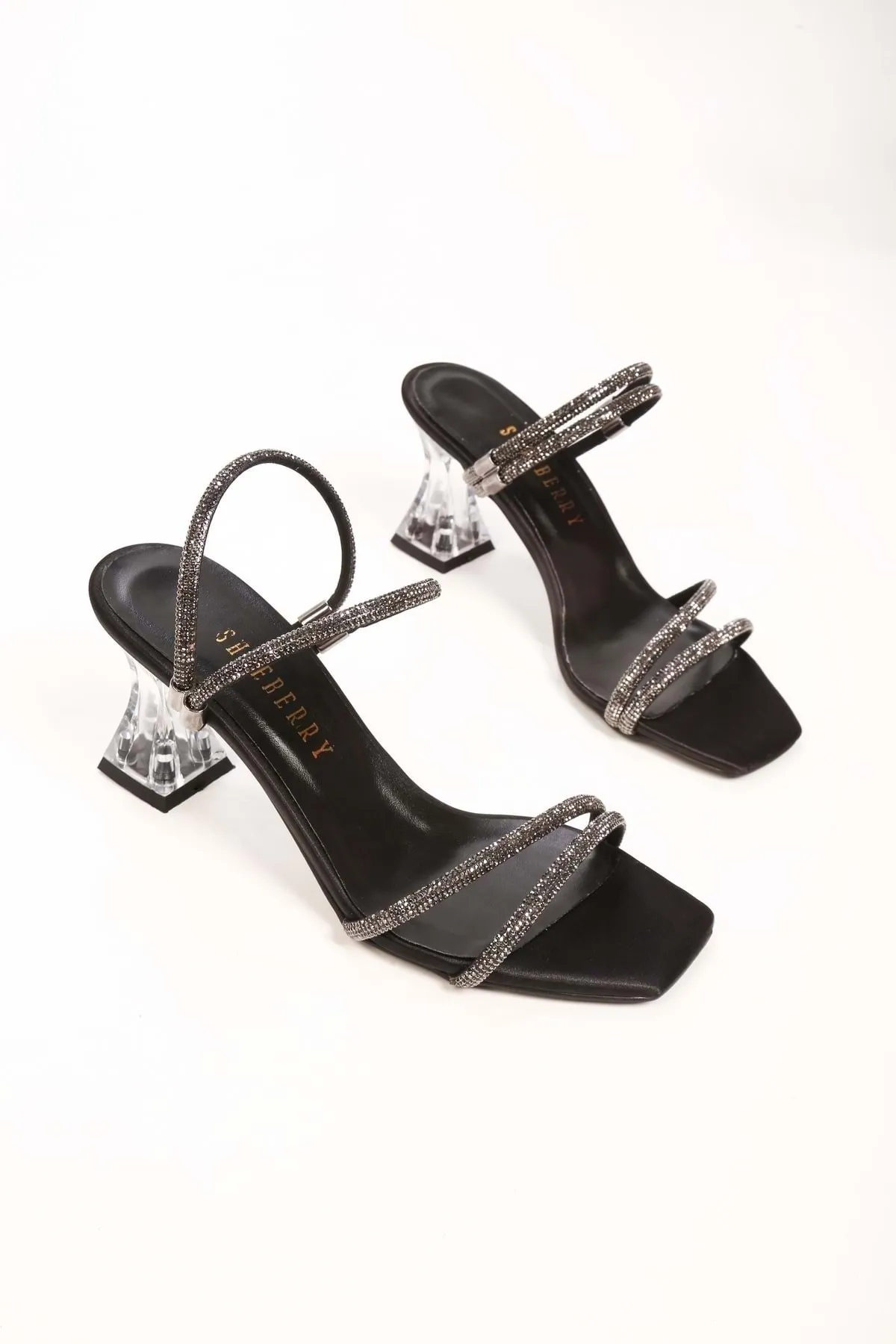 Shoeberry  Damen-Schuhe „Nova“ aus schwarzem Satin mit Absatz