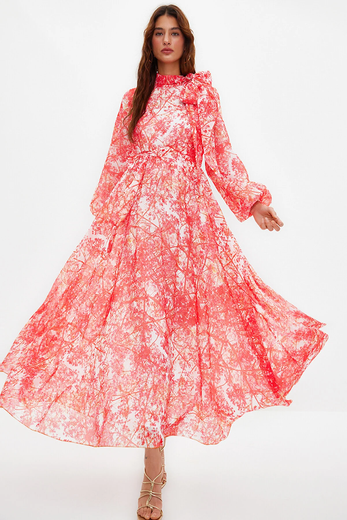 Trendyol Modest  Rotes, mit Blumenmuster gefüttertes, langes Chiffon-Abendkleid TCTSS24EB00040