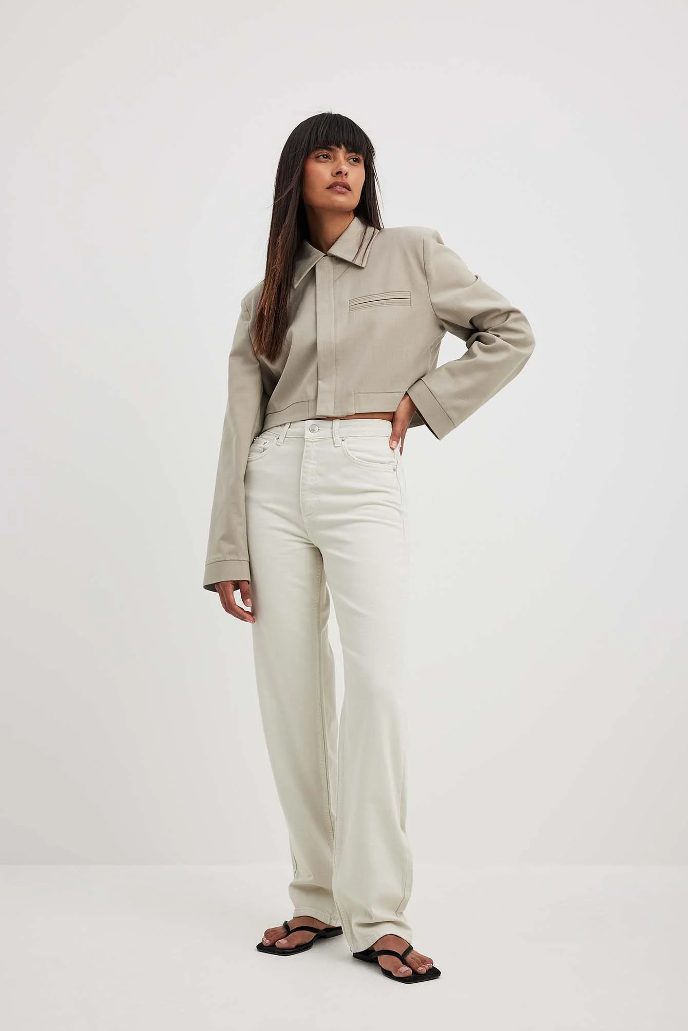 Gerade geschnittene Jeans mit hoher Taille