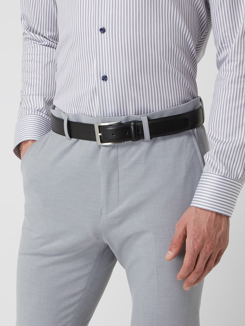Gürtel aus Leder in schwarz