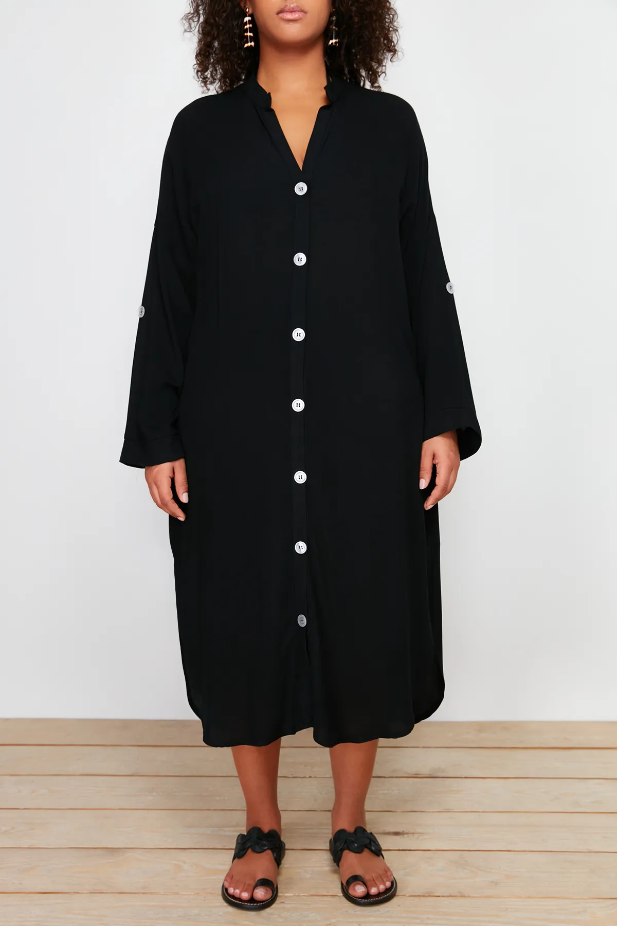 Trendyol Curve  Schwarzes gewebtes Strandkleid TBBSS24AH00132