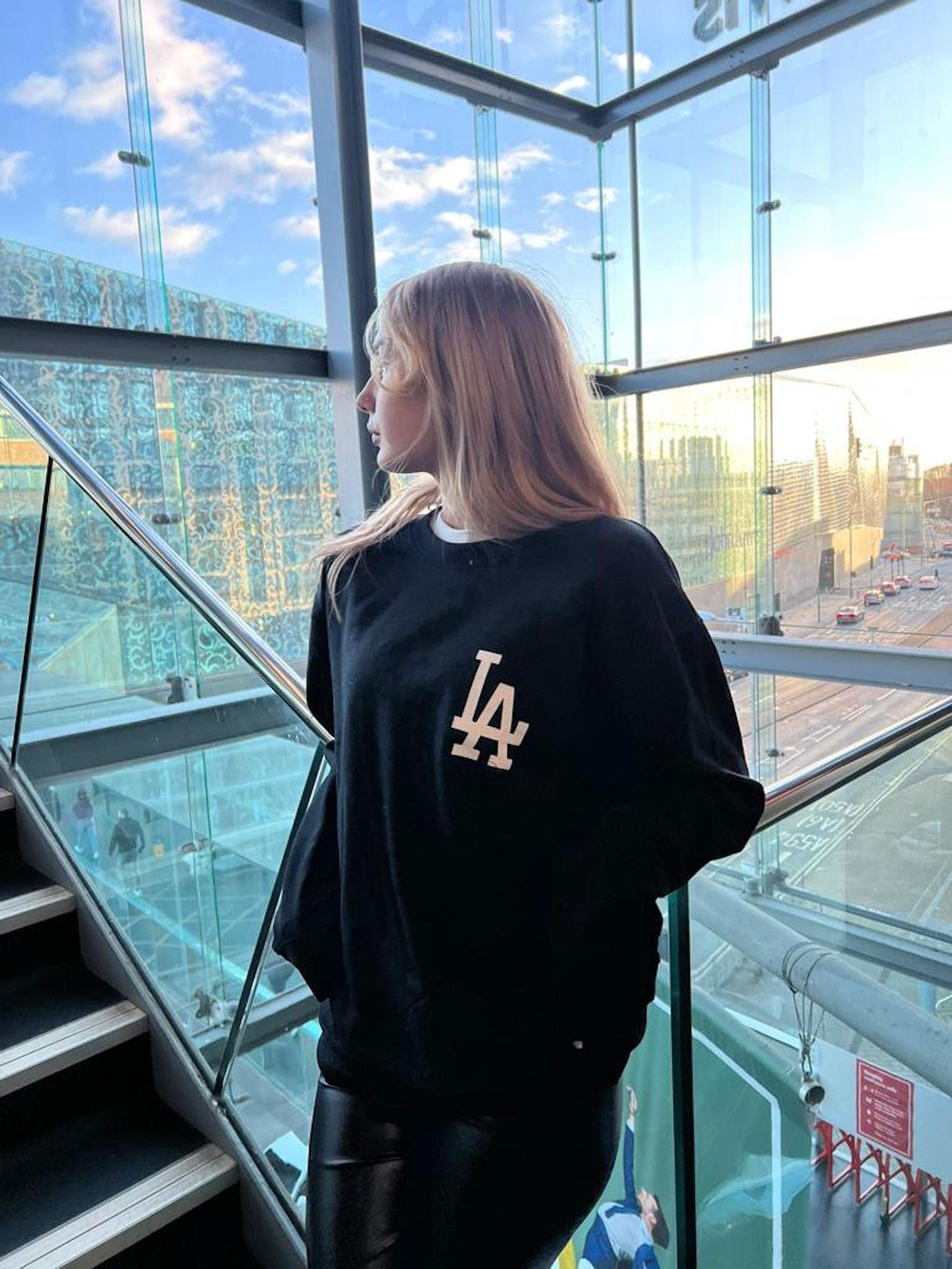 Worldclassca Longsweatshirt Worldclassca Damen Mädchen Oversized Sweatshirt Lounge Homewear Sweater Shirt Bedruckt Schriftzug LA Los Angeles College Uni Farben Freizeit Sport Langarmshirt Oberteil Pulli Pullover Blogger NEU