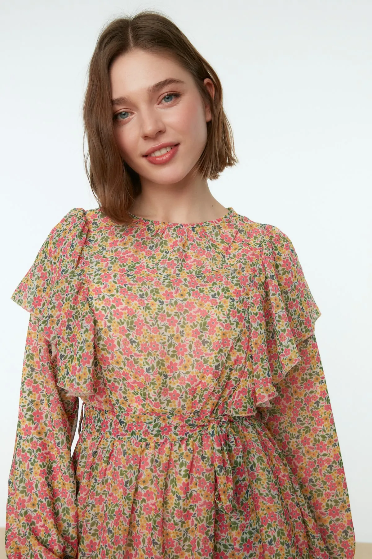 Trendyol Modest  Mehrfarbiges Kleid aus gewebtem Chiffon mit Blumenmuster, Gürtel, Schwungrad-Details und Futter TCTSS22EB0146