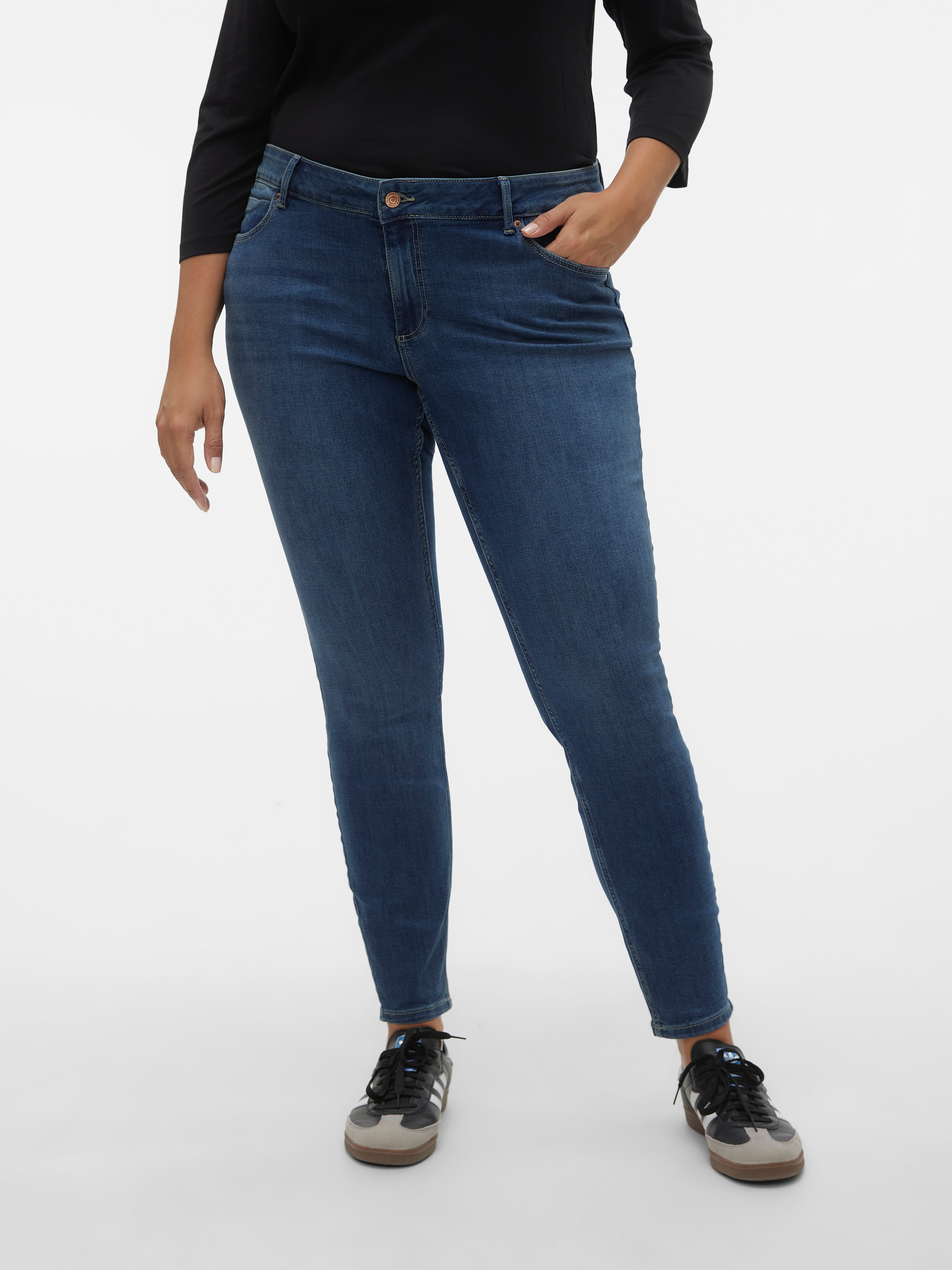 VMSELA Mid Rise Slim Fit Jeans