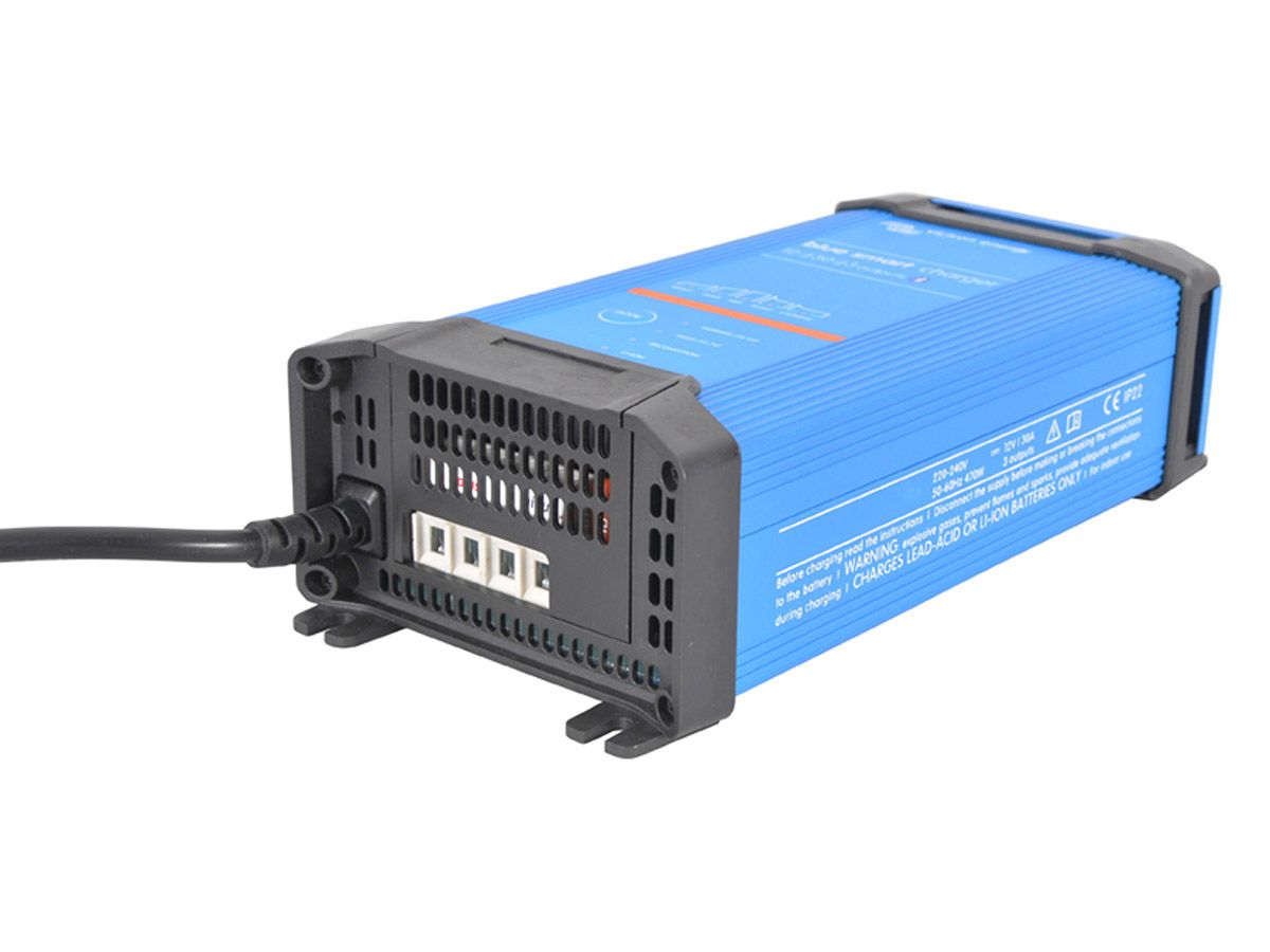 Victron IP22 30 A Blue Smart Batterieladegerät