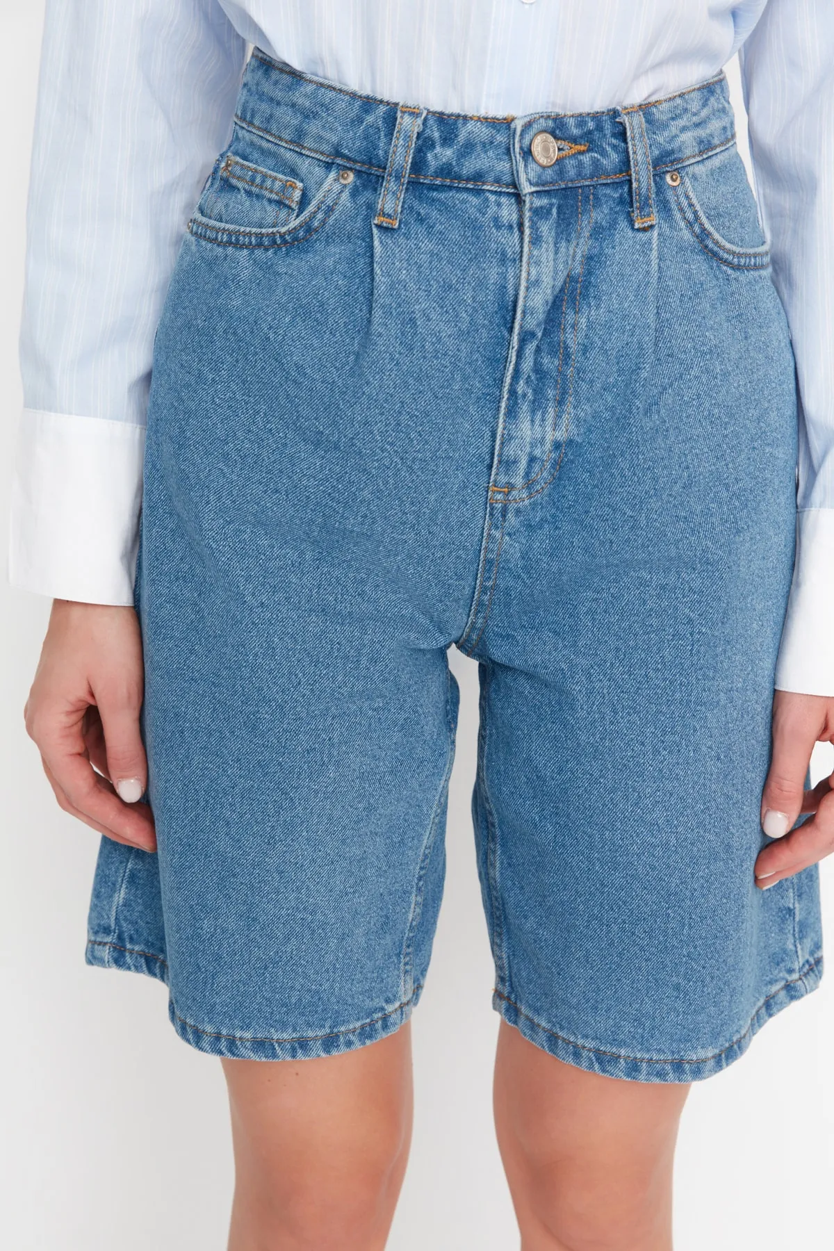Trendyol Collection  Blaue, plissierte Jeansshorts TWOSS21SR0121