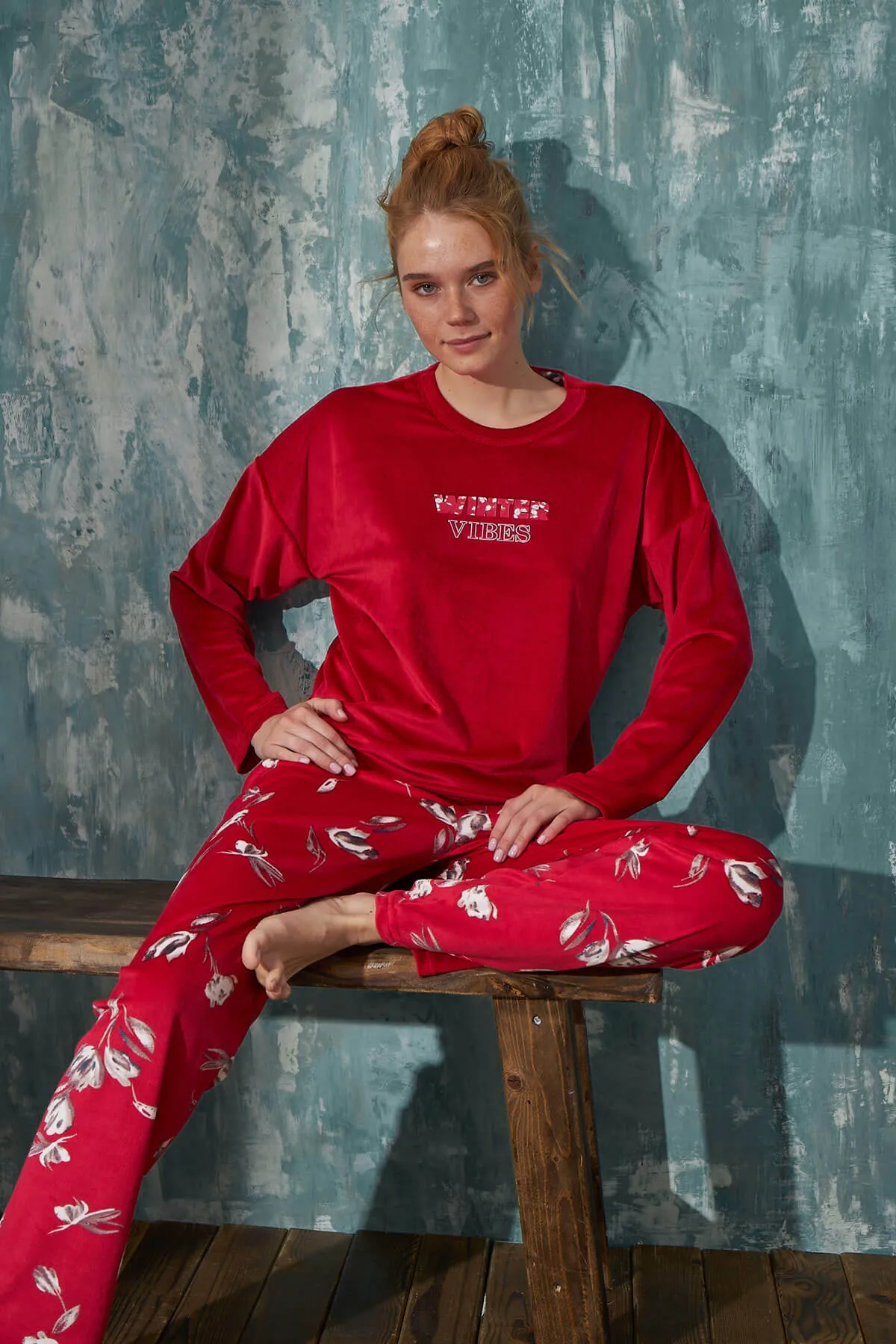 Pijamaevi  Red Vibes Samt-Mutter-Tochter-Familienpyjama – Mutter-Set