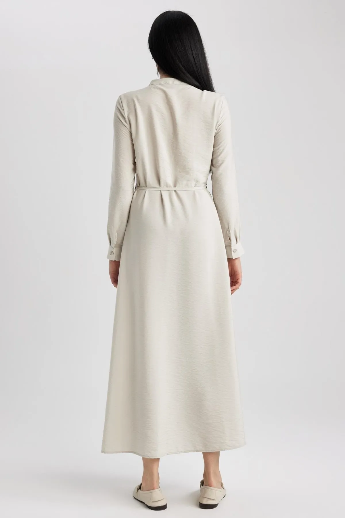 DeFacto  Langärmliges Kleid mit normaler Passform und Rundhalsausschnitt