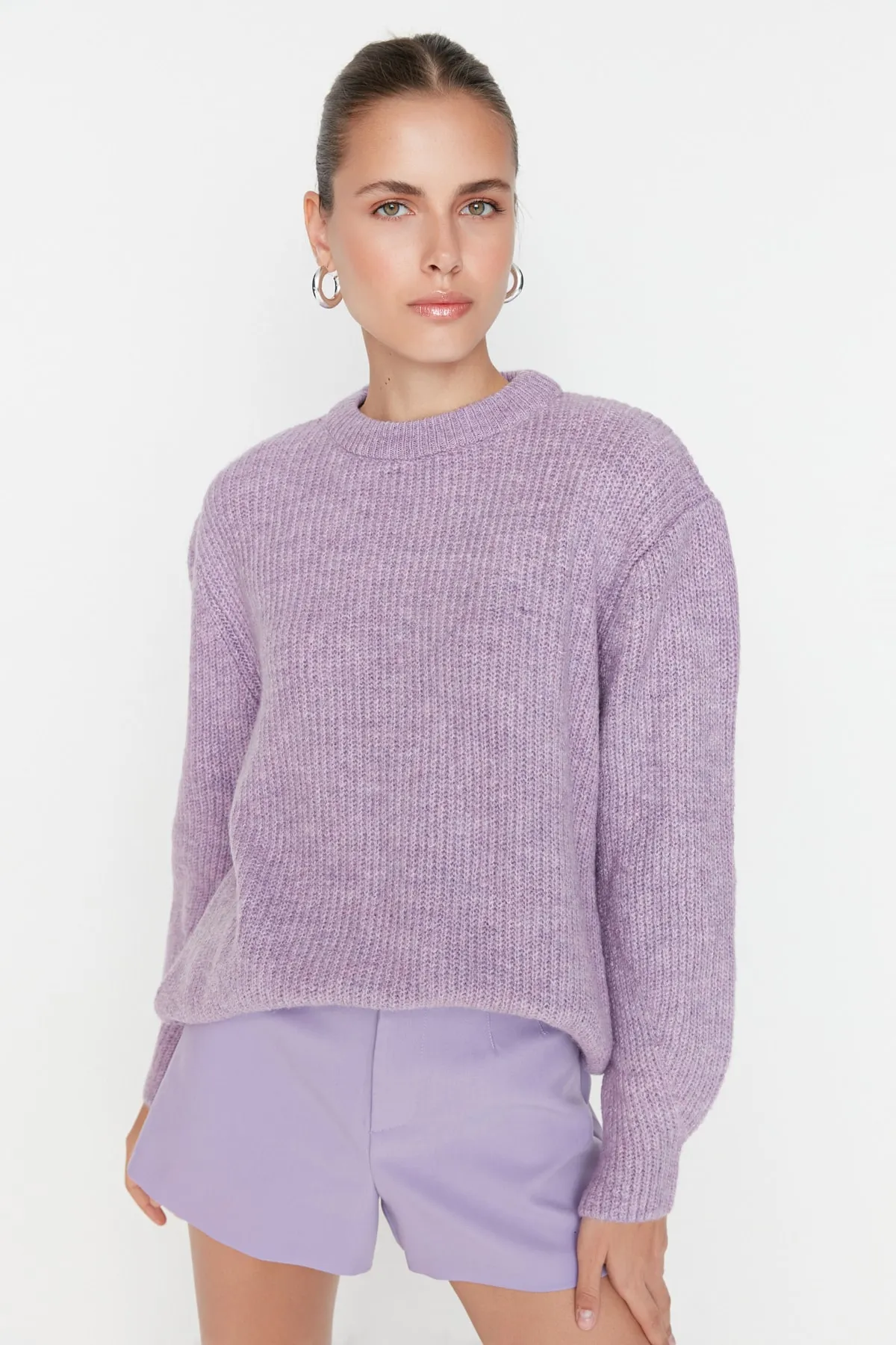 Trendyol Collection  Lilafarbener Basic-Strickpullover mit weicher Textur und weiter Passform TWOAW20FV0142
