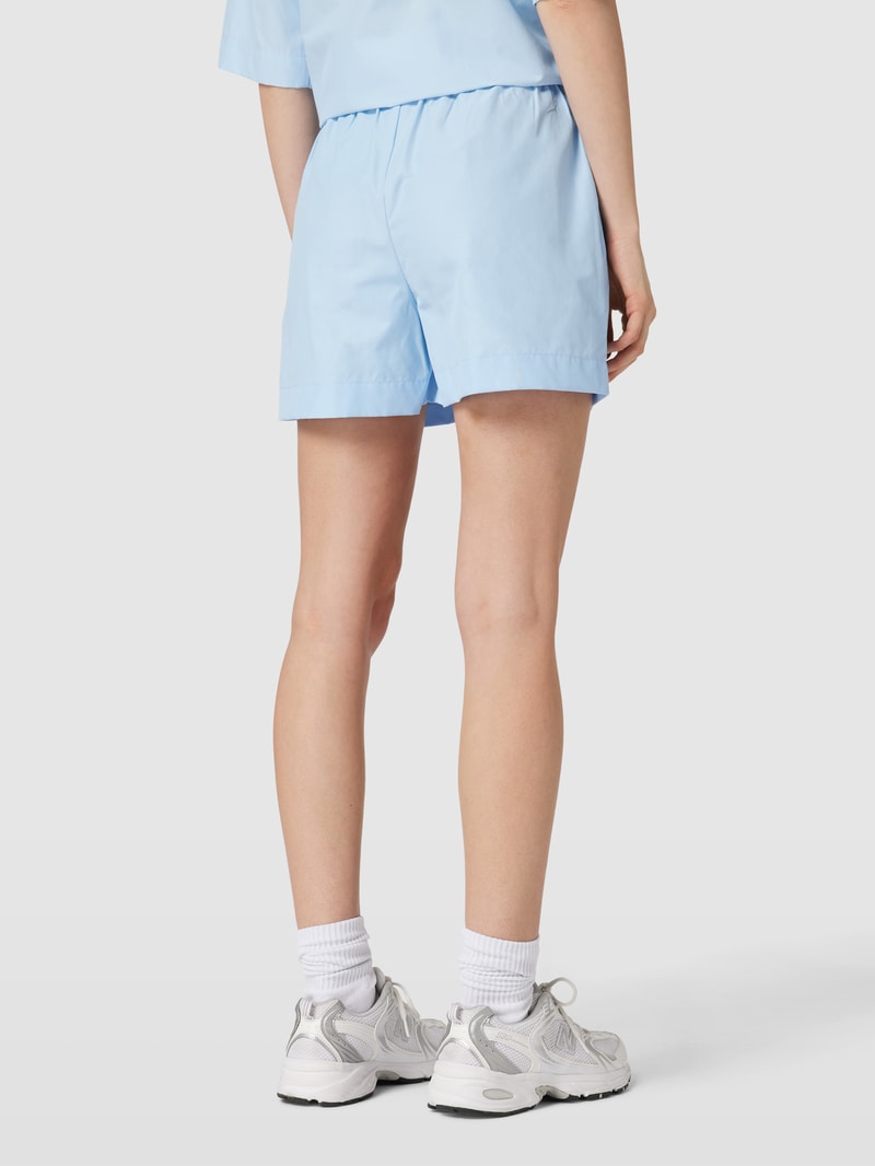 Shorts mit französischen Eingrifftaschen in hellblau