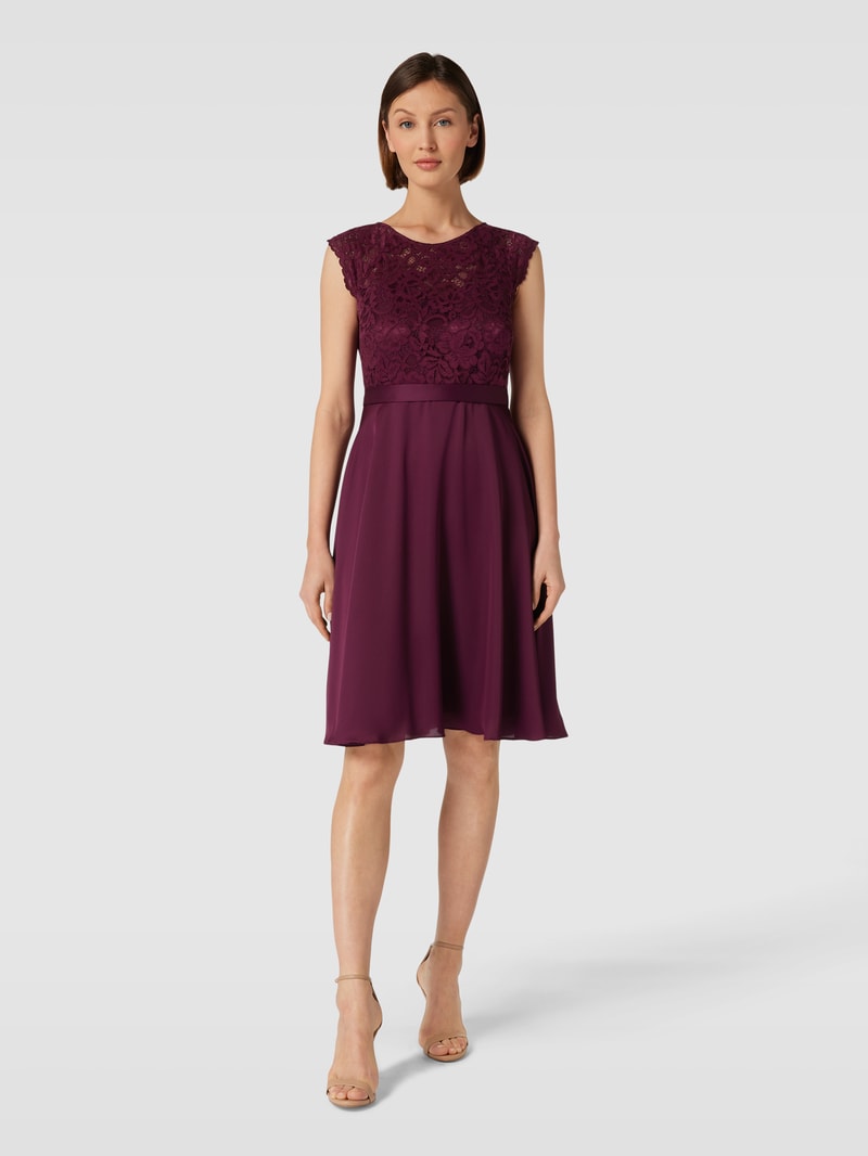 Cocktailkleid mit floraler Spitze in bordeaux rot