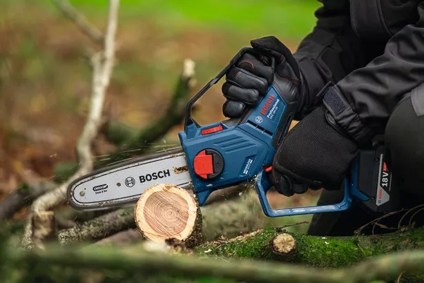 Bosch Blue 06008D7100 GKE 18V-20 akkukäyttöinen oksasaha ilman akkuja ja laturia laatikossa