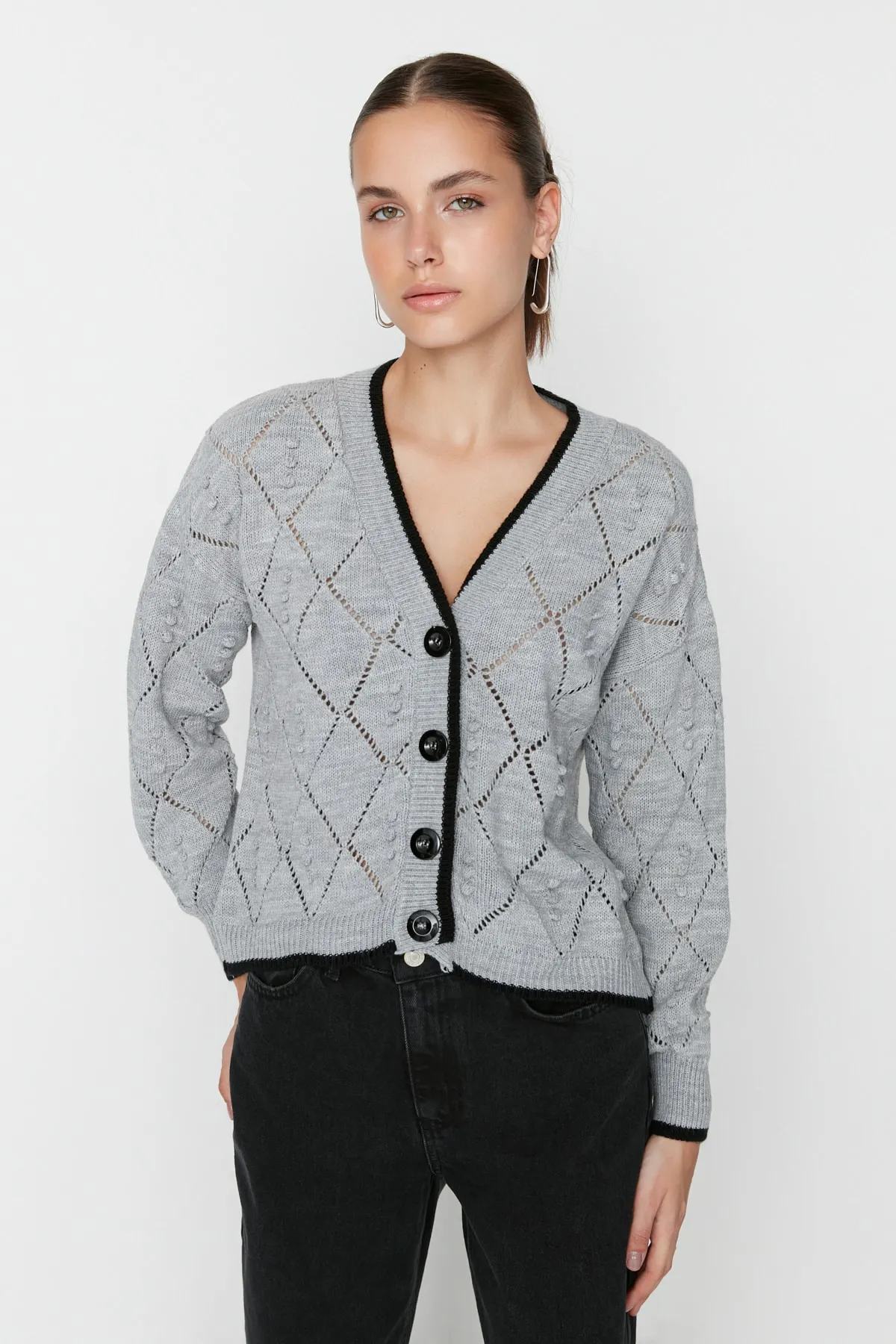 Trendyol Collection  Graue Strickjacke mit Lochmuster TWOAW22HI0290
