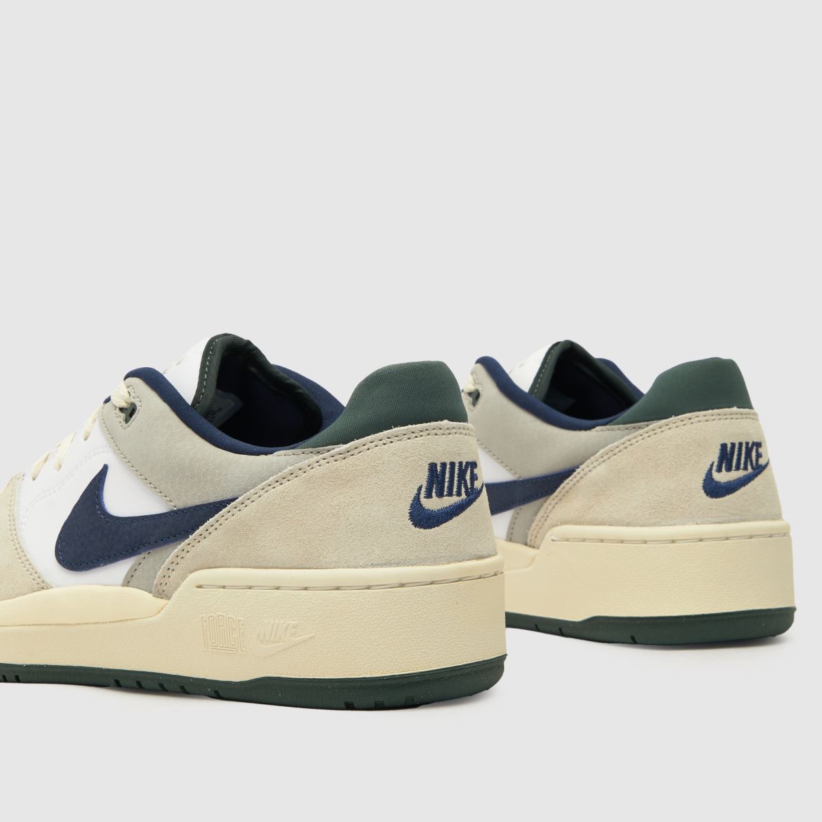 Nike – Full Force – Marinblå och vita sneakers