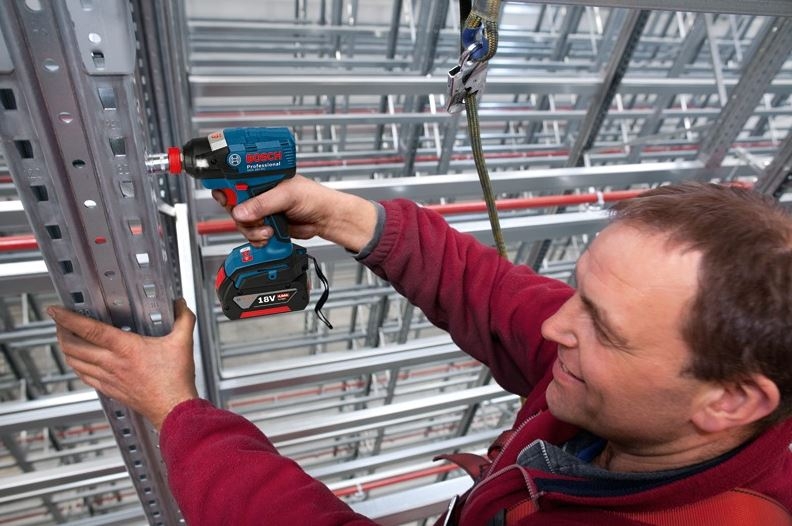 Bosch Blue 06019J0203 GDX 18V-210 C Mașină de înșurubat cu impact fără fir 18V 4.0Ah Li-Ion în L-Boxx