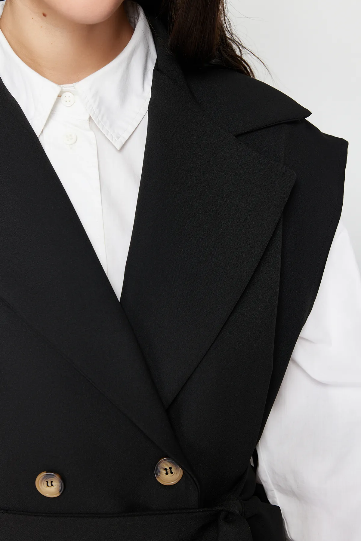 Trendyol Modest  Schwarze, detaillierte Webweste mit Gürtel TCTSS24YL00004