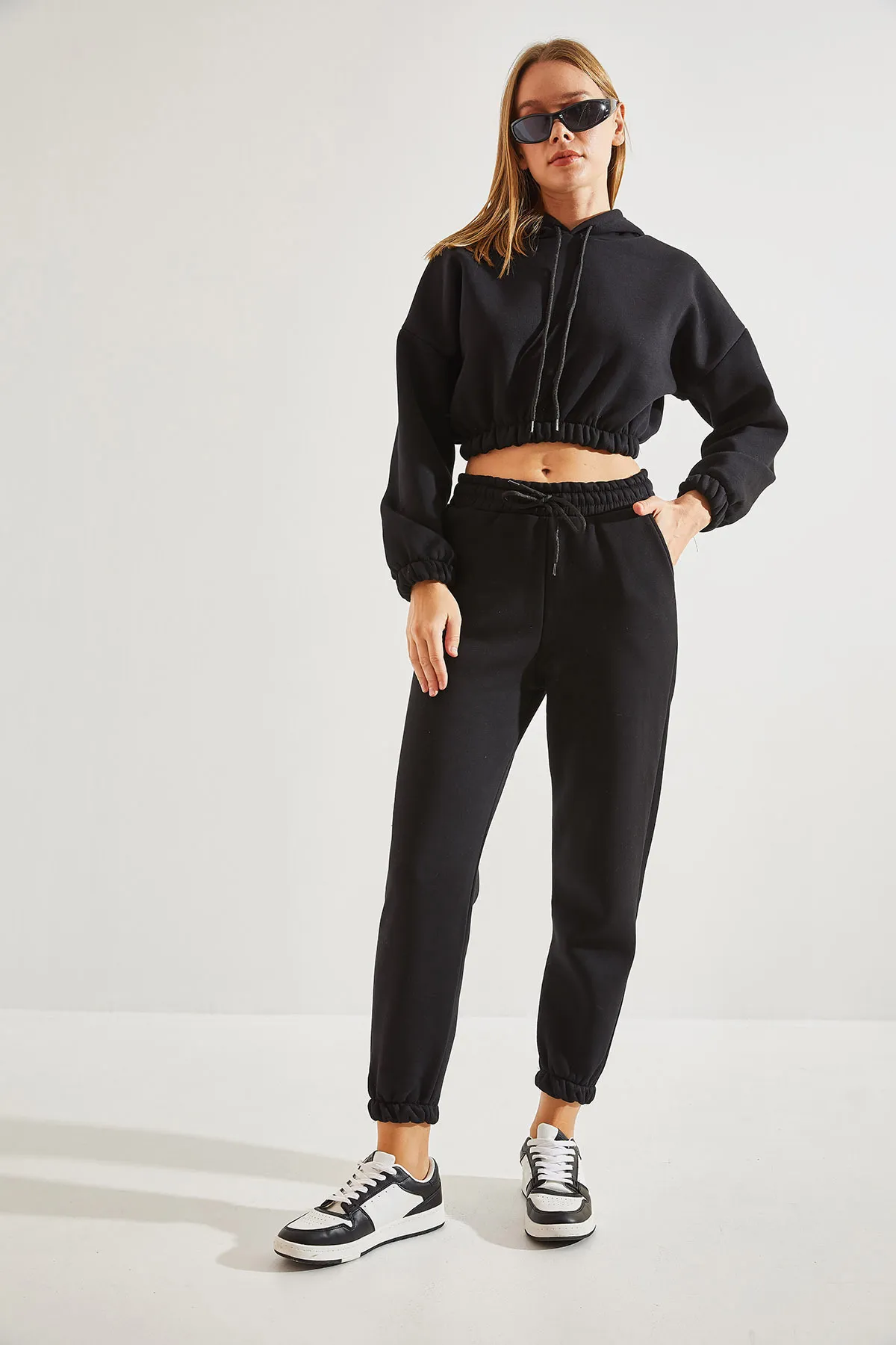 Bianco Lucci  Kurze Damen-Sweathose mit Kapuze, elastischem Bund, Oberteil und Unterteil im Set