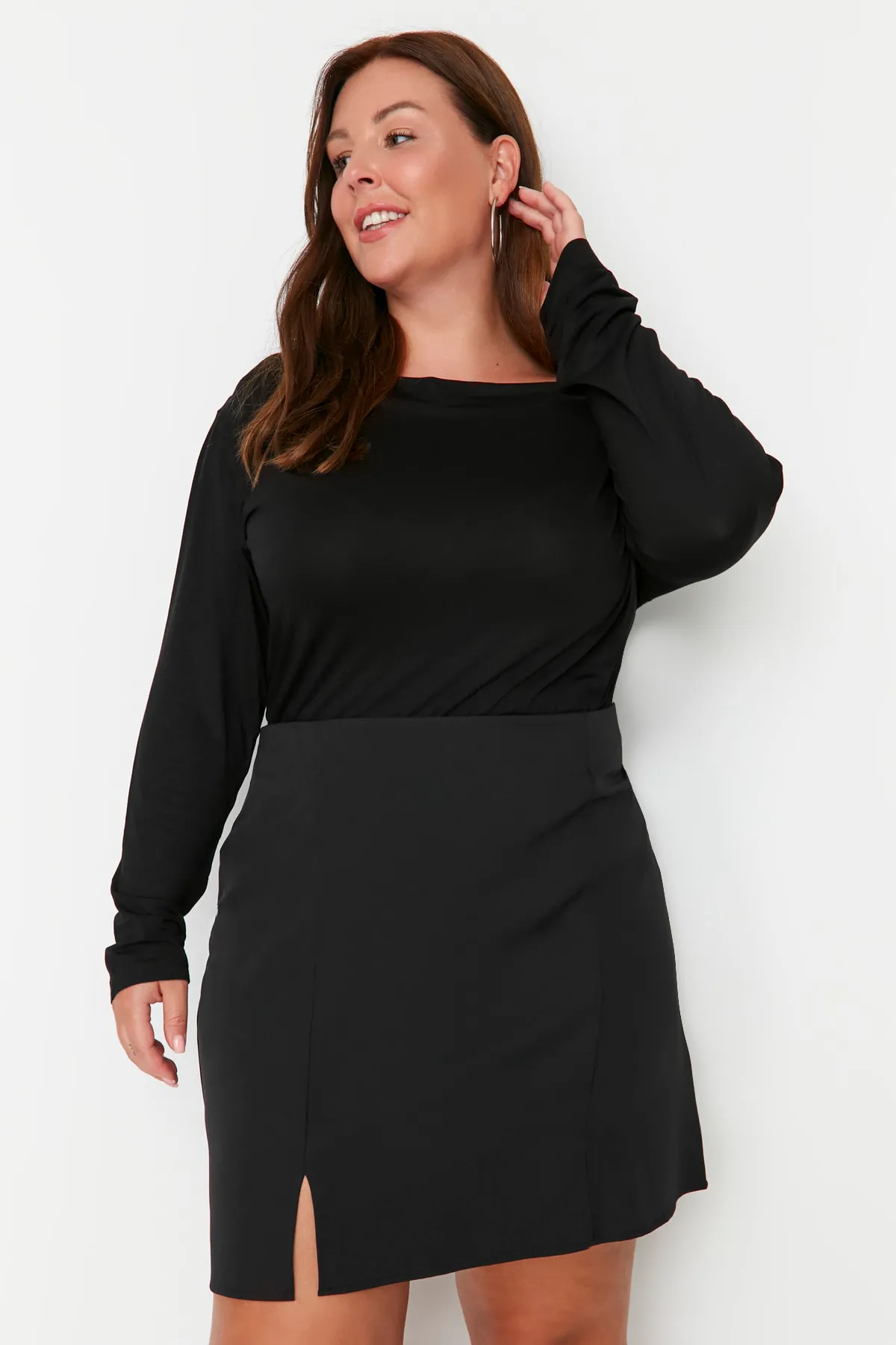 Trendyol Curve  Schwarzer gewebter Rock mit Schlitzdetail - TBBAW23AZ00048