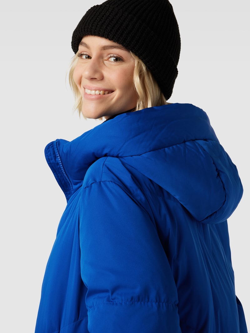 Steppmantel mit Kapuze Modell 'IRIMA' in royalblau