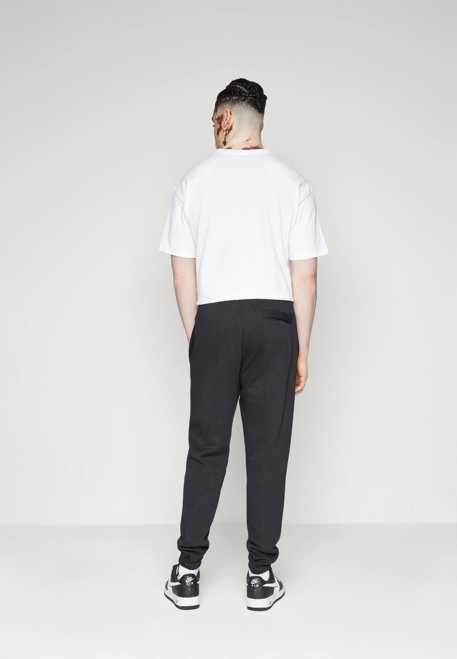 Nike Sportswear CLUB PANT STACK - Pantalones deportivos