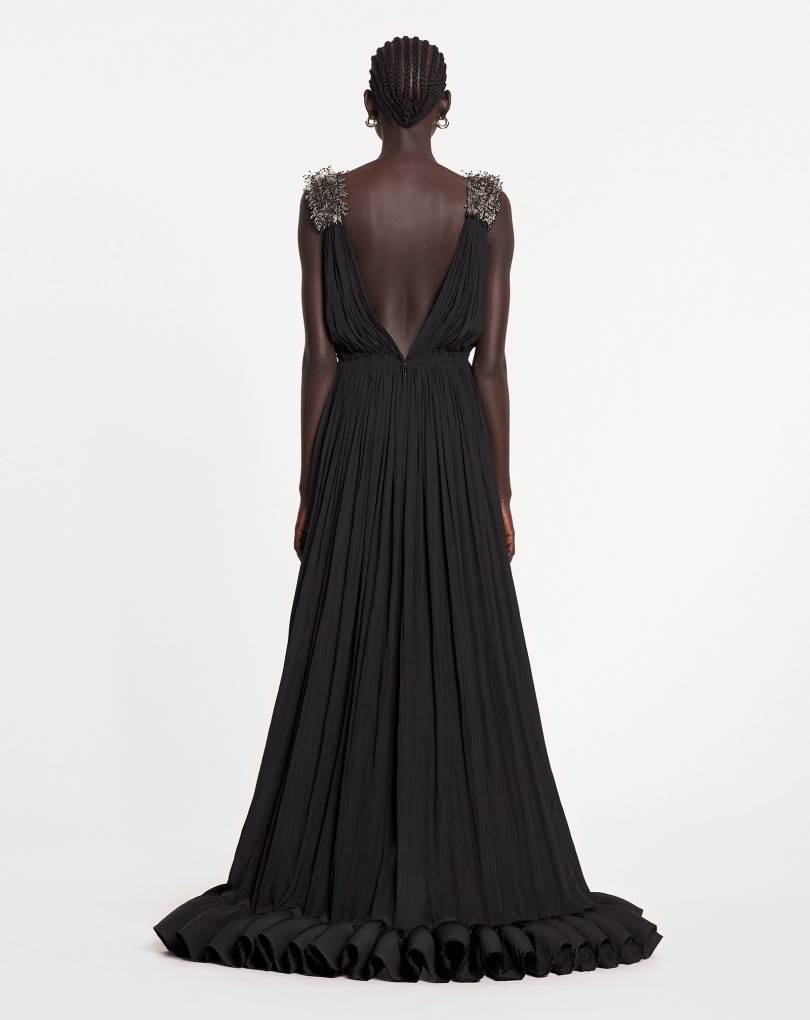 ROBE DU SOIR LONGUE EN CHARMEUSE ET BRODERIES