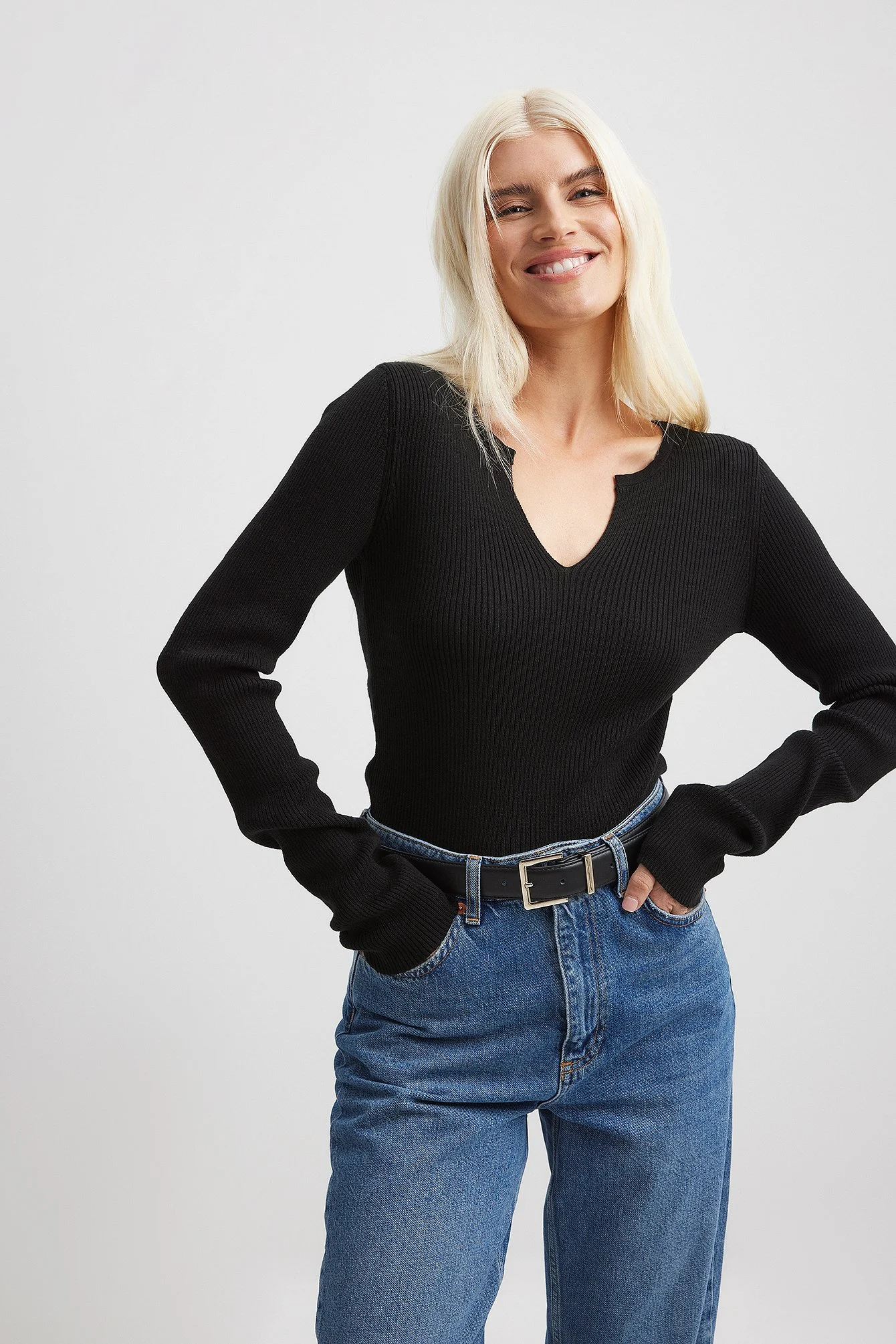 Leichter Ripp-Strickpullover mit V-Detail