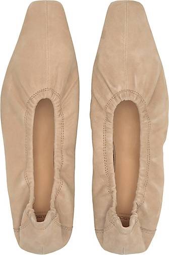 Vagabond Ballerina