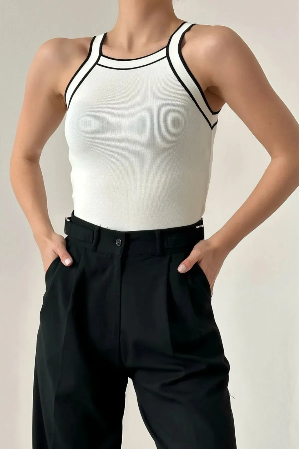 IŞILDA FASHION  Damenbekleidung Schwarz gestreifte Neckholder-Strickbluse