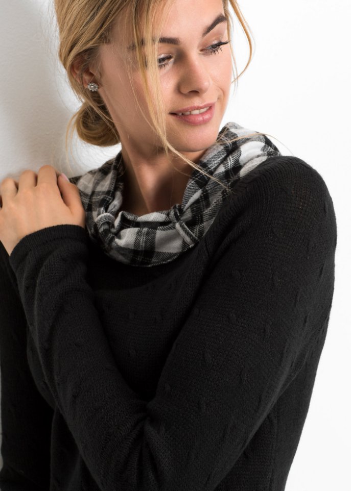 Strickkleid im Materialmix