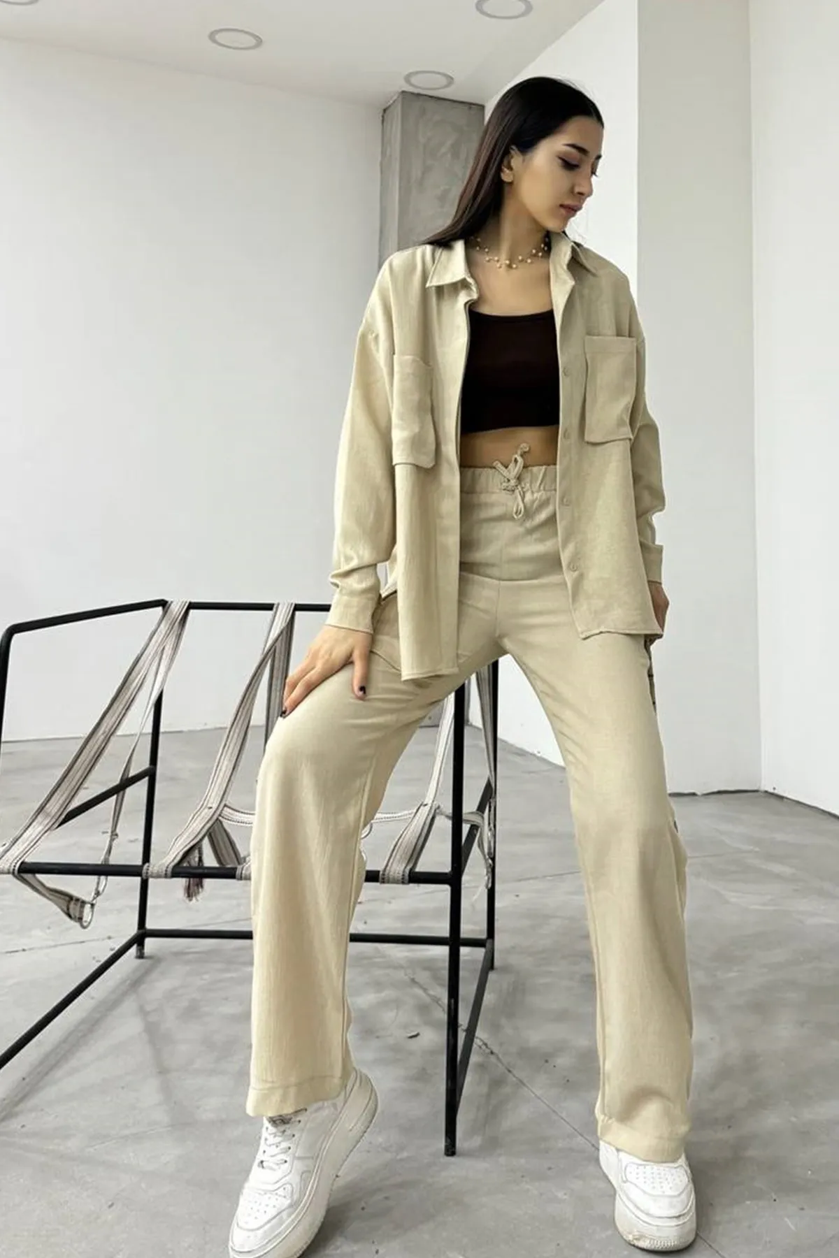 vuvutasarım  Beigefarbenes Leinenstoff-Set mit Blasebalgtaschen-Design, Hemd und Hose, übergroßes Doppelset 12093