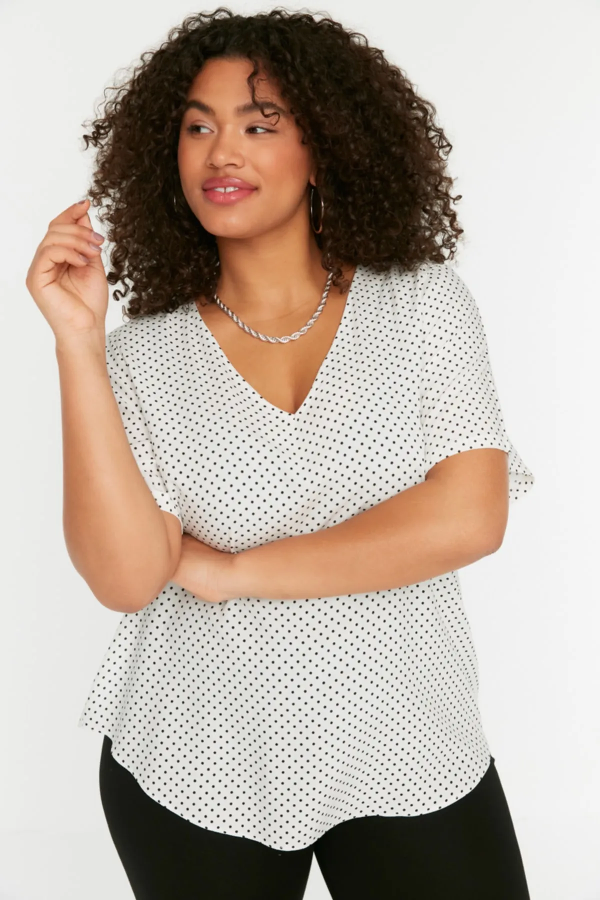 Trendyol Curve  Weiße gepunktete Webbluse TBBSS22AF0033