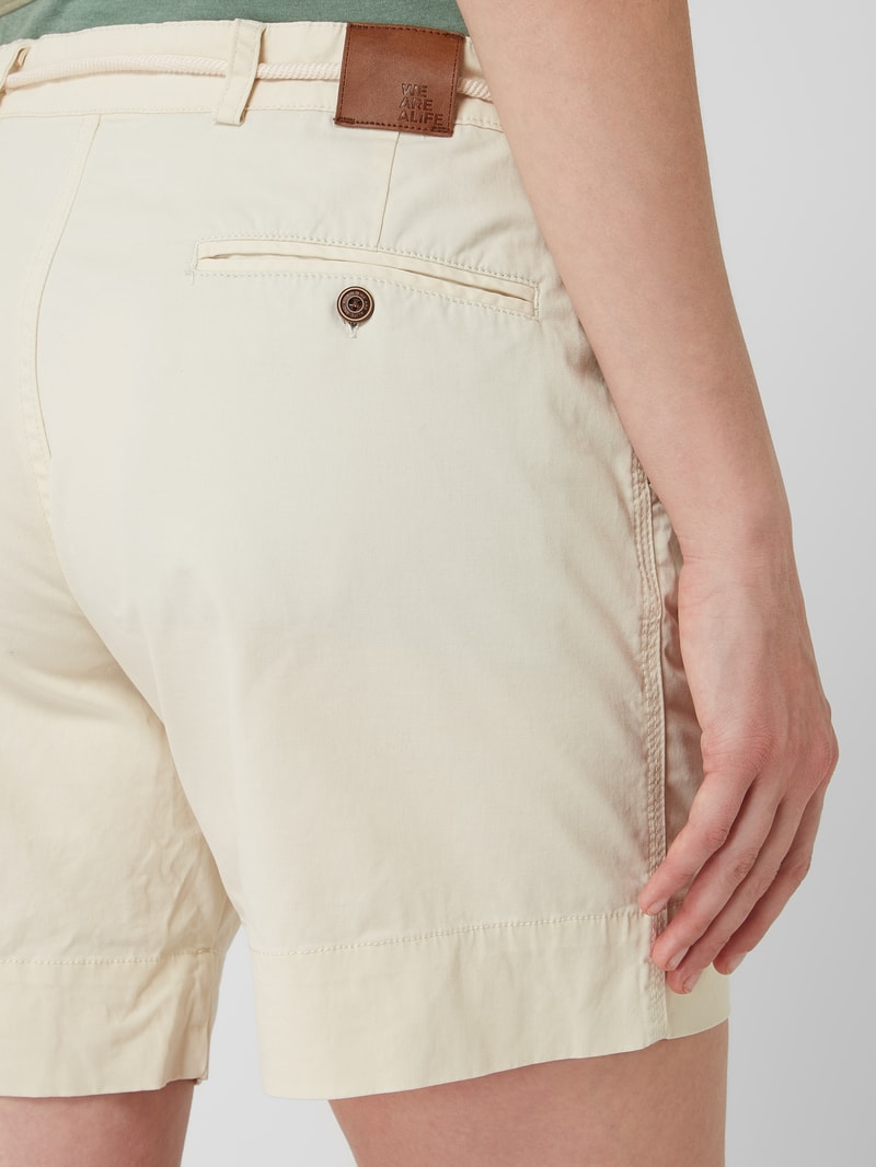 Shorts mit Gürtel Modell 'Jule' in ecru