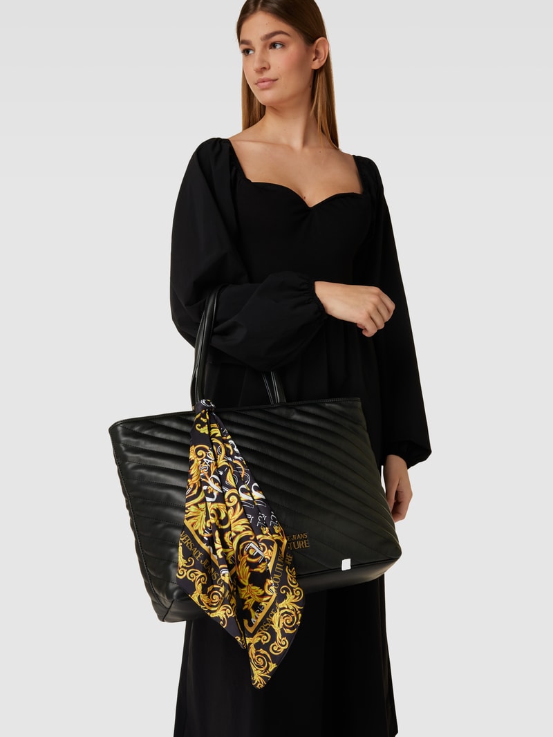 Handtasche mit Strukturmuster Modell 'STEPP' in schwarz