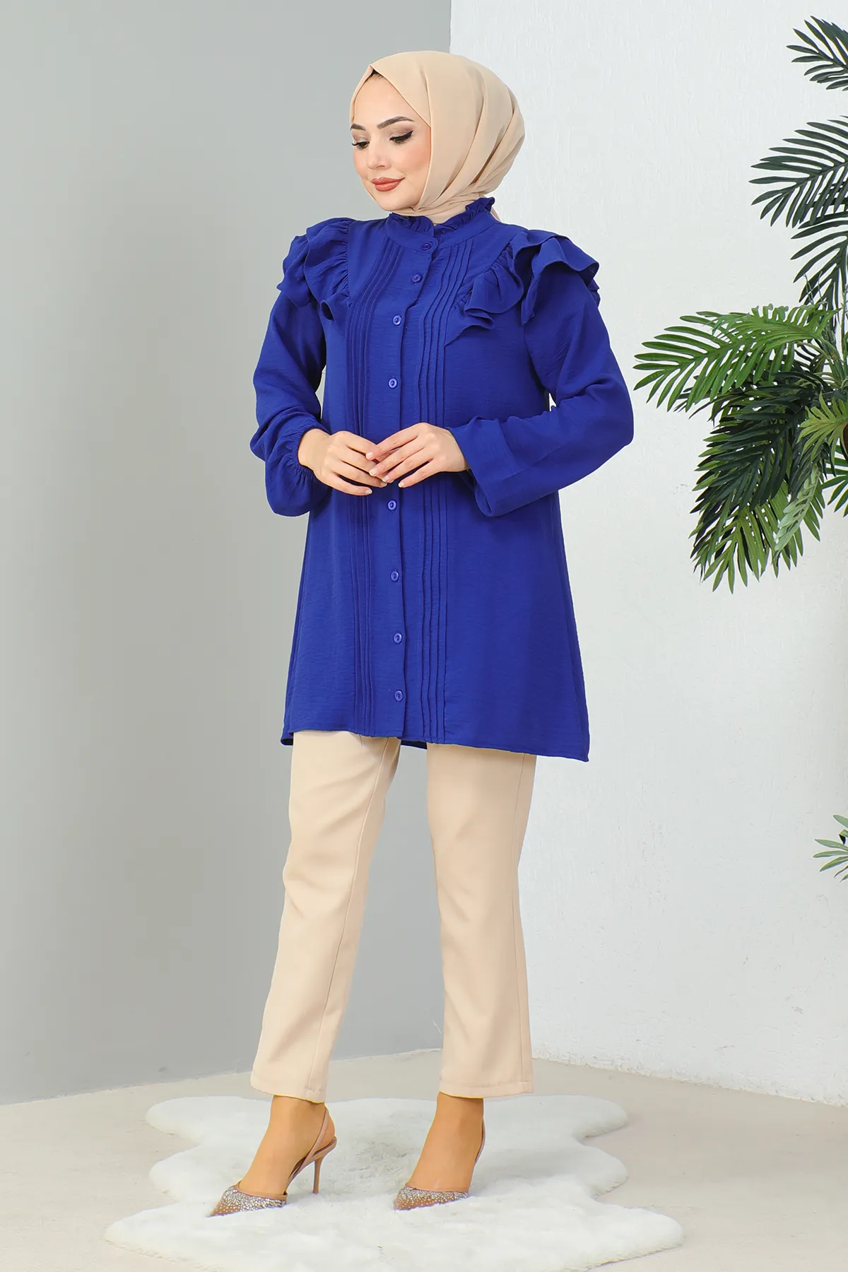 MODAQU  Saks – Blaue Tunika mit Rüschen an den Schultern