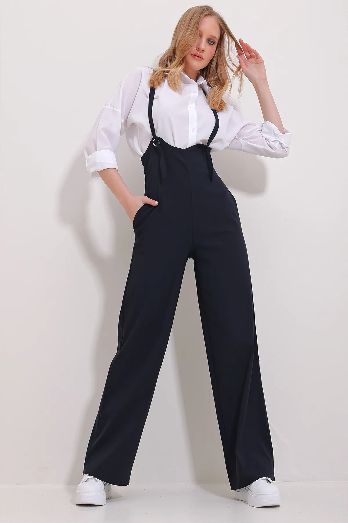 Trend Alaçatı Stili  Marineblauer Lycra-Overall mit zwei Taschen und Riemchen für Damen ALC-X11539