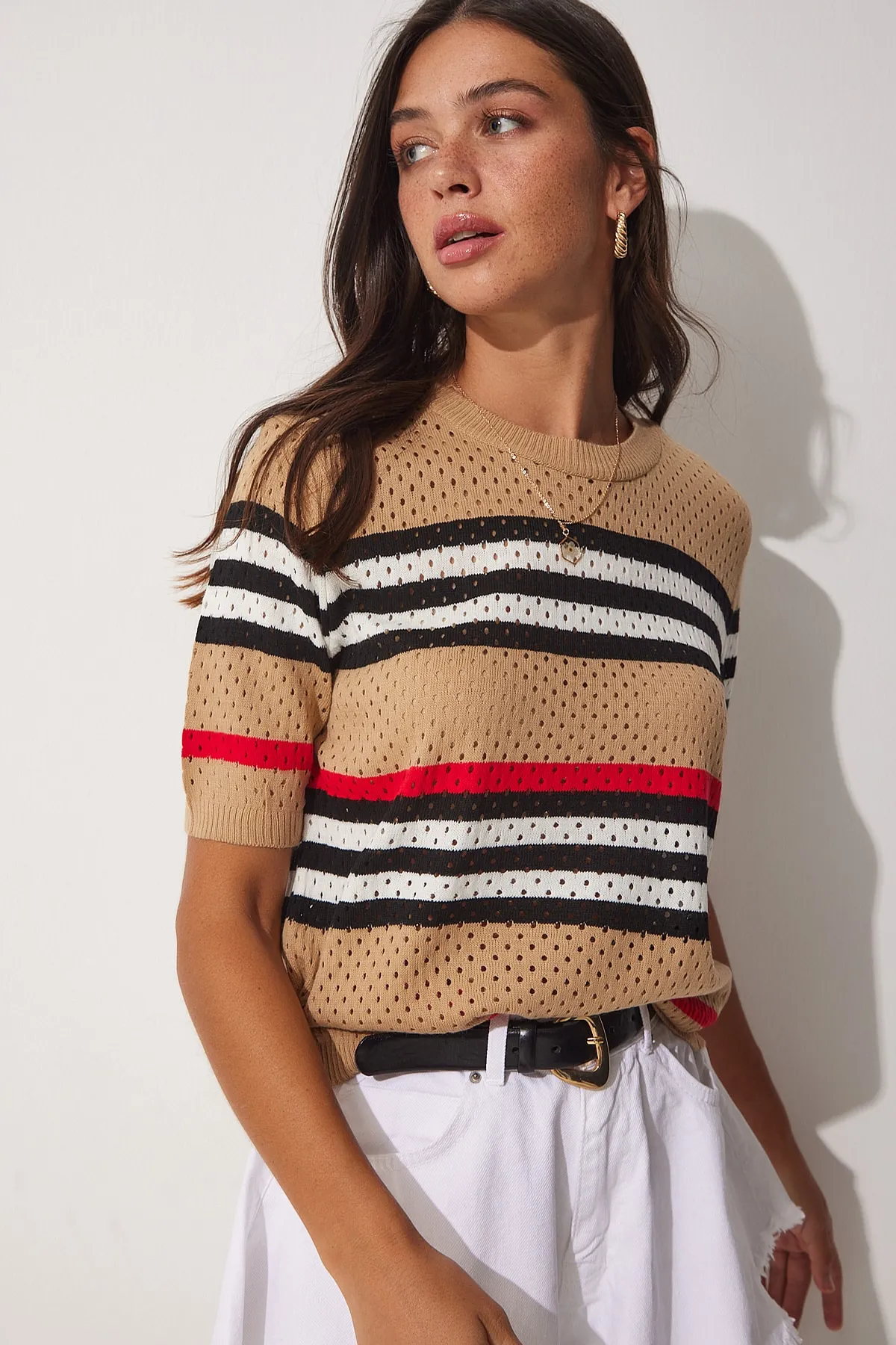Happiness İstanbul  Durchbrochene, durchbrochene, gestreifte Sommerstrickbluse für Damen NF00048