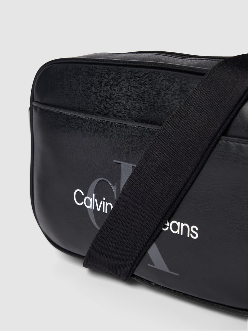 Camera Bag mit Label-Print in black