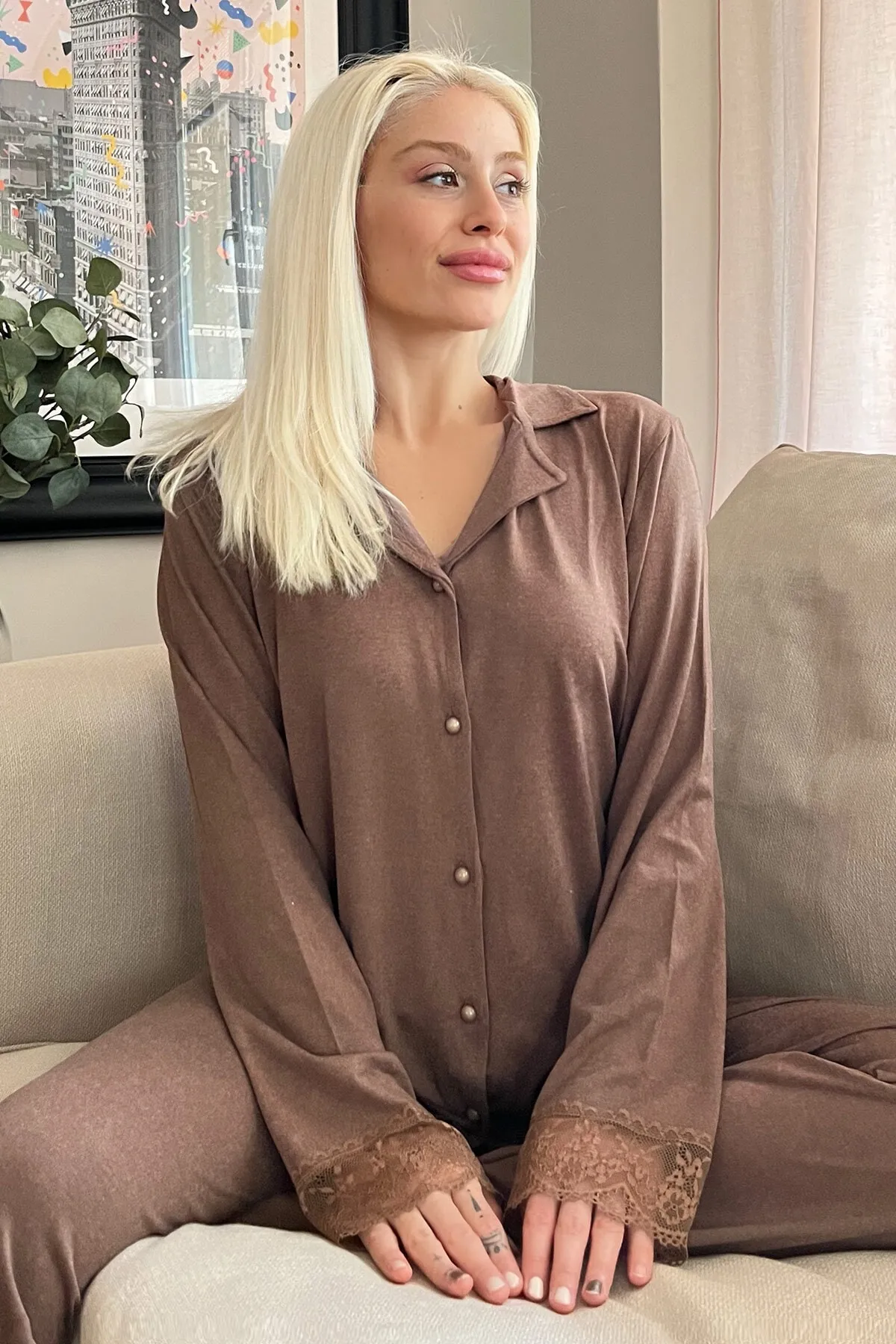 Pijamaevi  Braunes langärmliges Bambus-Pyjama-Set mit Knopfleiste vorne