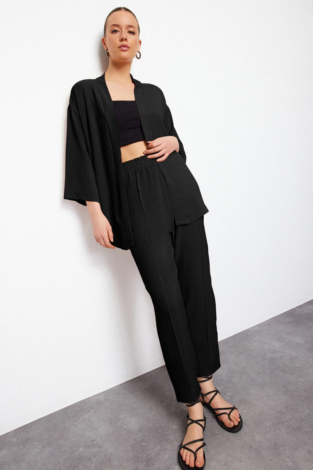 Trendyol Collection  Schwarzes gewebtes Kimono-Hosen-Bottom-Top-Set TWOSS24AU00037