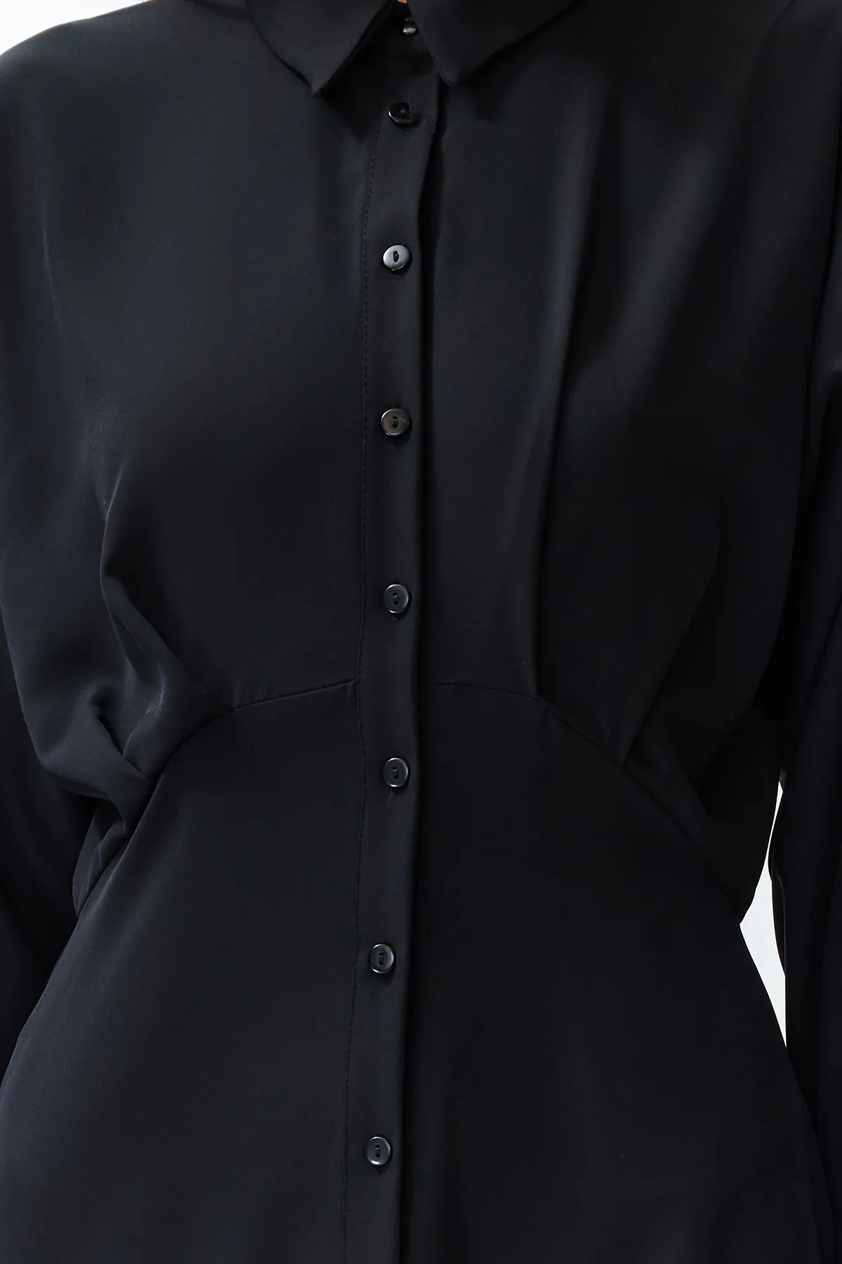 Trendyol Modest  Schwarzes, gewebtes Hemdkleid mit Taillendetails TCTSS24EB00011