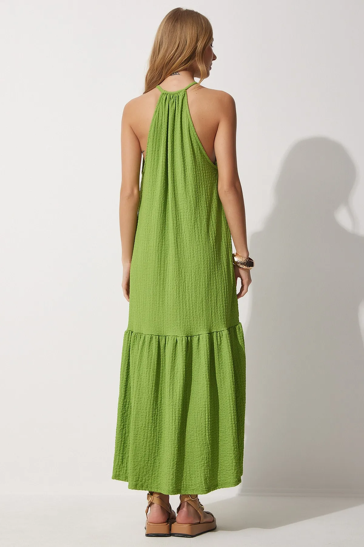Happiness İstanbul  Grünes langes Sommerstrickkleid mit Trägern für Damen UB00025