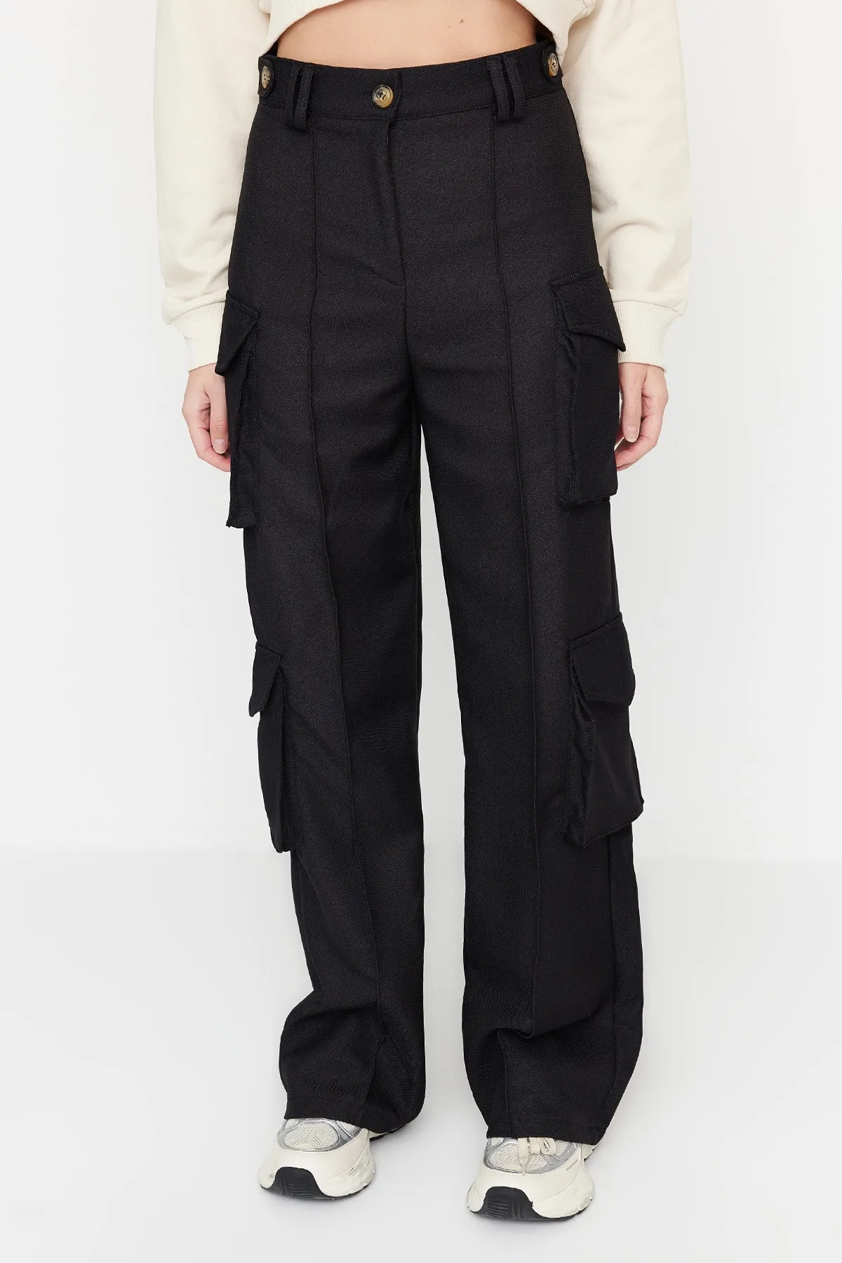 Trendyol Collection  Schwarze gewebte Cargohose mit hoher Taille und Taschen TWOAW23PL00373
