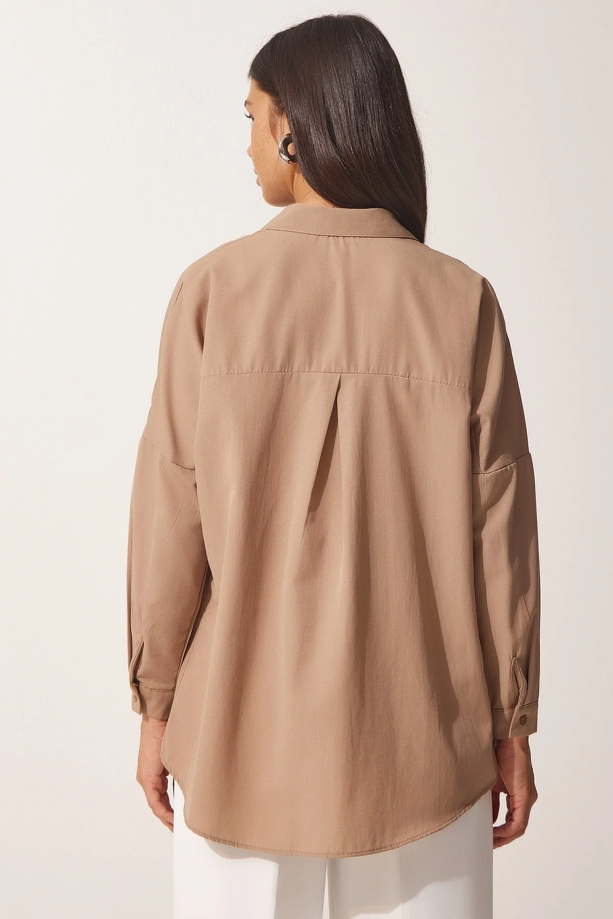 Happiness İstanbul  Nerzfarbenes Oversize-Lang-Basic-Shirt für Damen DD00842