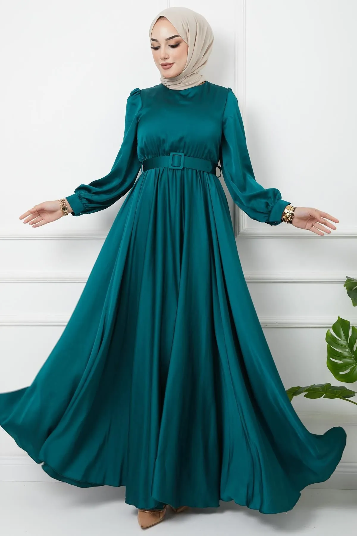 Olcay  Ausgestelltes Abendkleid mit Gürtelzubehör Grün 1602