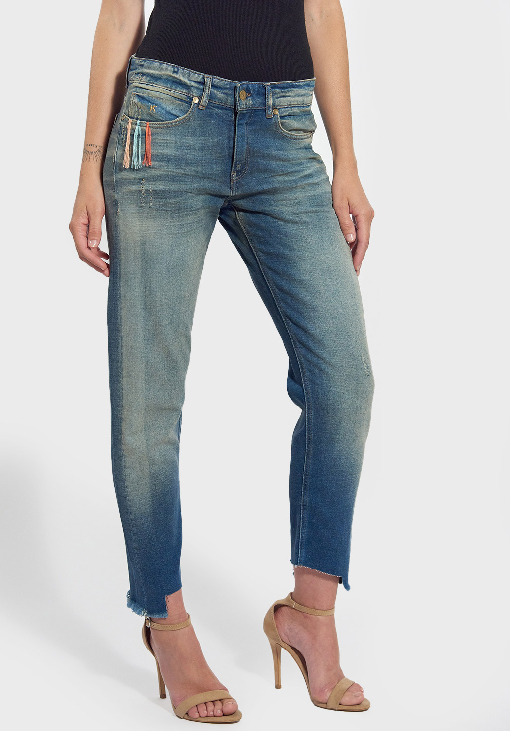 FUNKY  Jean effet délavé & déchiré avec broderie fils couleur, coupe straight
