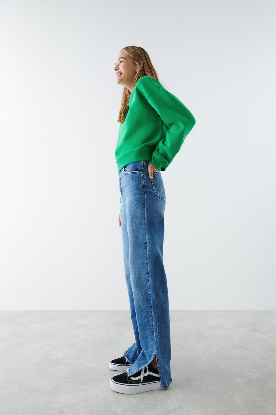 Straight 90s slit jeans