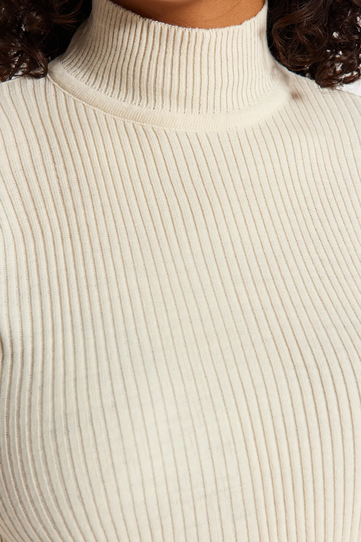 Trendyol Curve  Dünner Strickpullover - Cremefarben, halber Rollkragen, TBBAW23AN00022