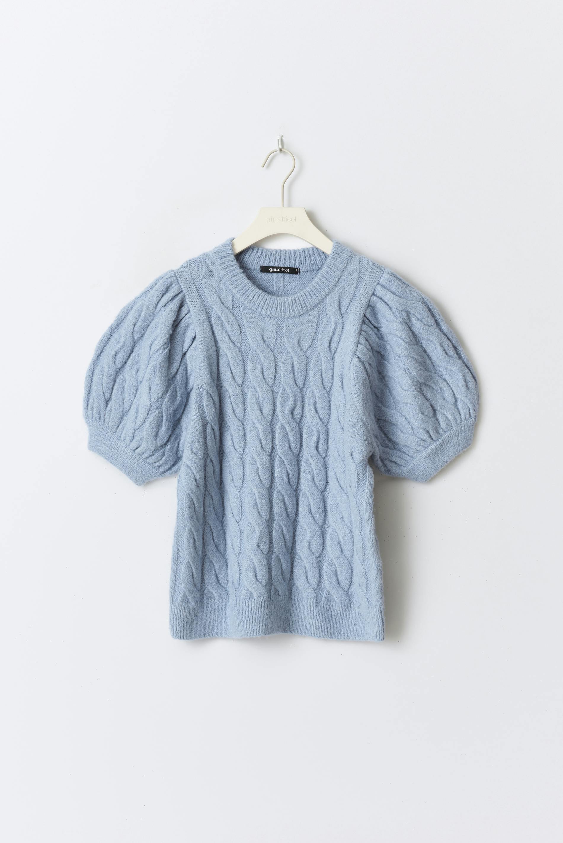 Knitted cable top