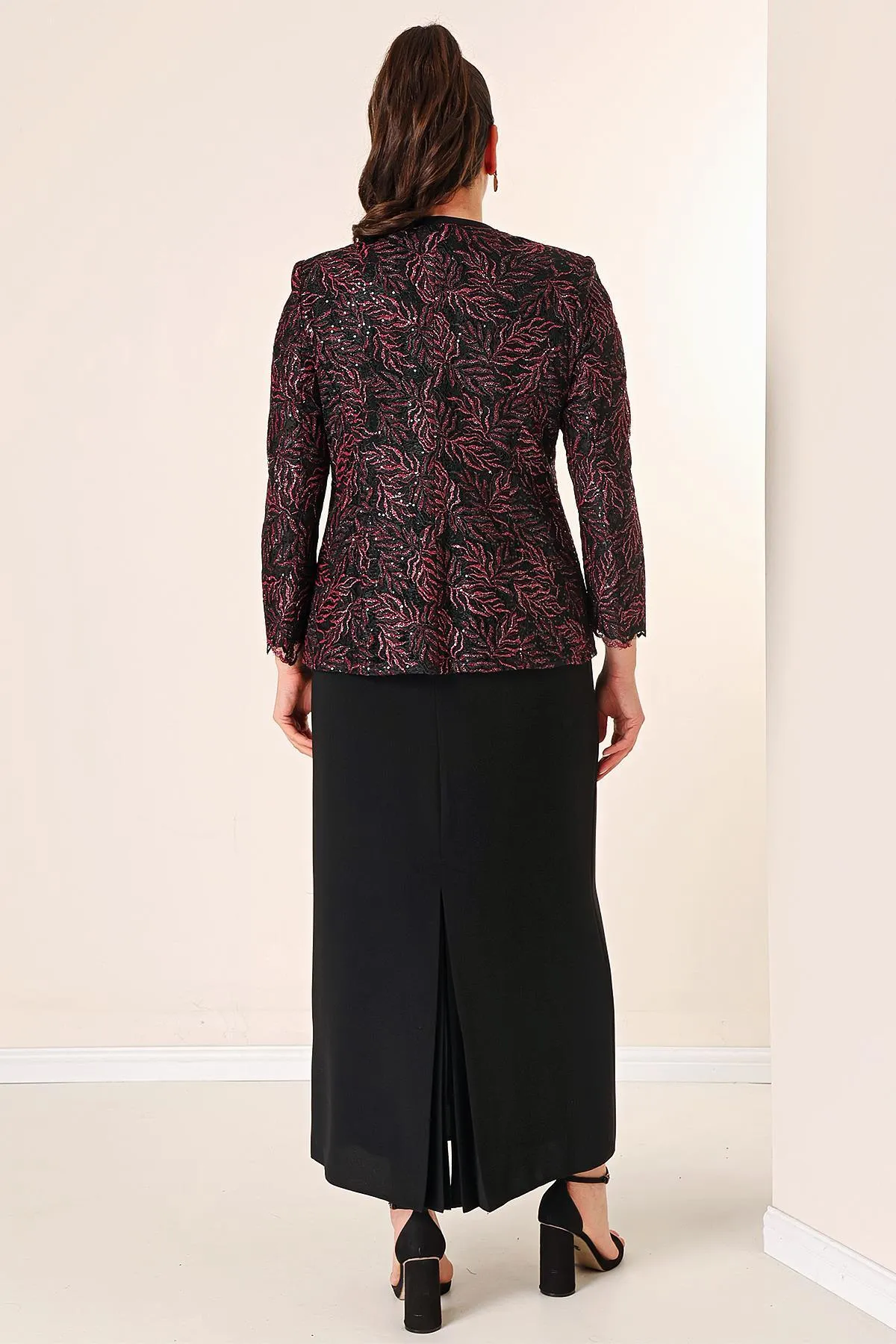 By Saygı  Langes Kleid mit Perlenstickerei am Kragen und Jacke mit Perlenstickerei, gefüttert, großes 2-teiliges Set