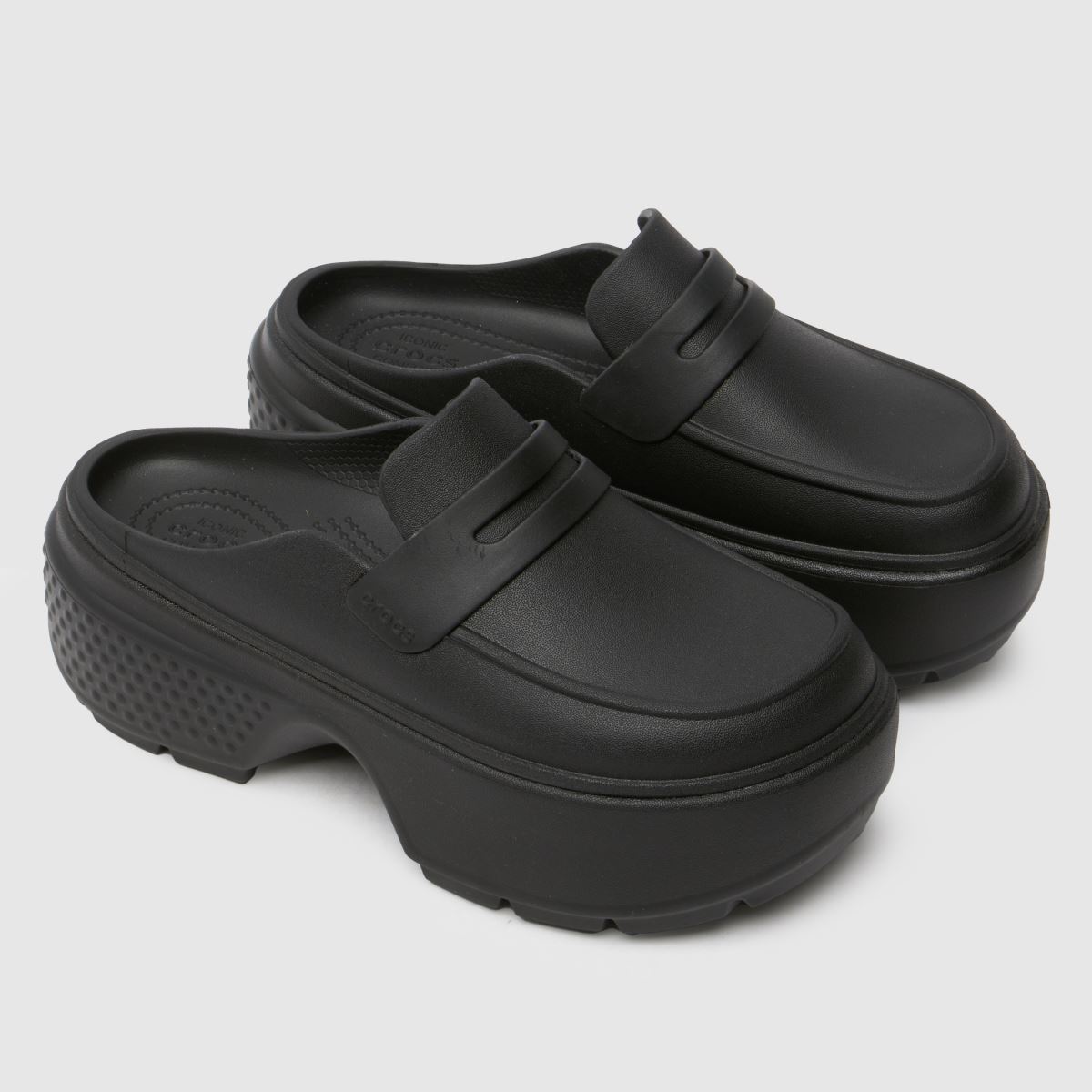 Črni ravni čevlji Crocs Stomp